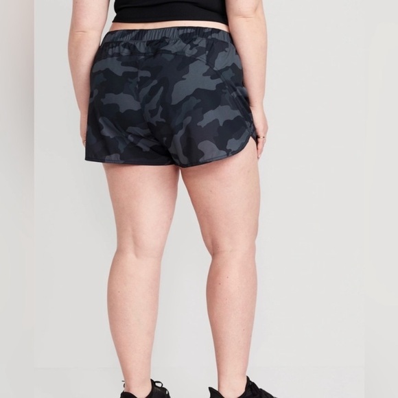 Old Navy 2X Stretch Tech Black Camo Athletic Shorts - Picture 5 of 11